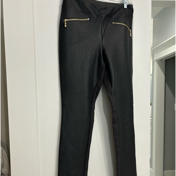 Faux leather front with gold zipper leggings - Picture 3 of 4